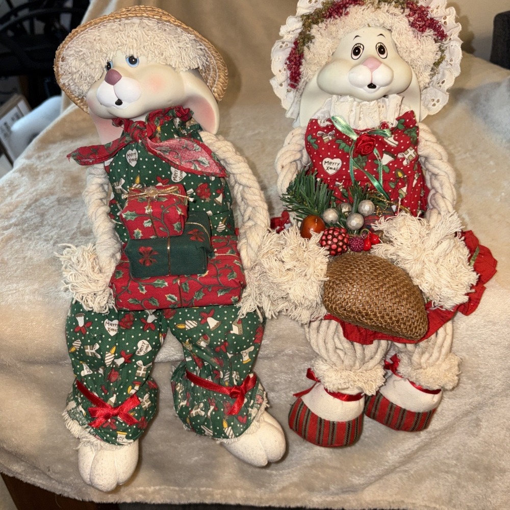 House Of Lloyd Christmas Around The World Floyd & Flossie Shelf Bunny